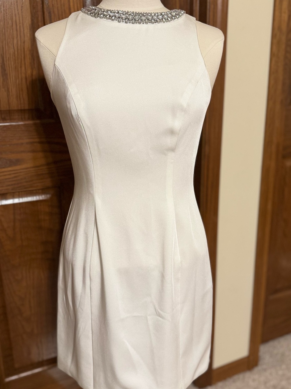 IENNA for Mac Duggal Size 4 Sleeveless White Jeweled Neckline Sheath Dress